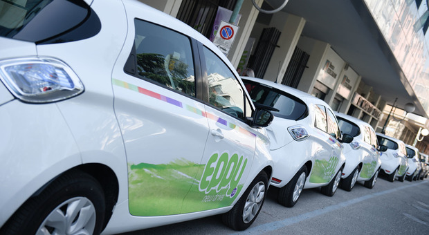 Latina, il debutto di Eppy: ecco il car sharing con auto elettriche