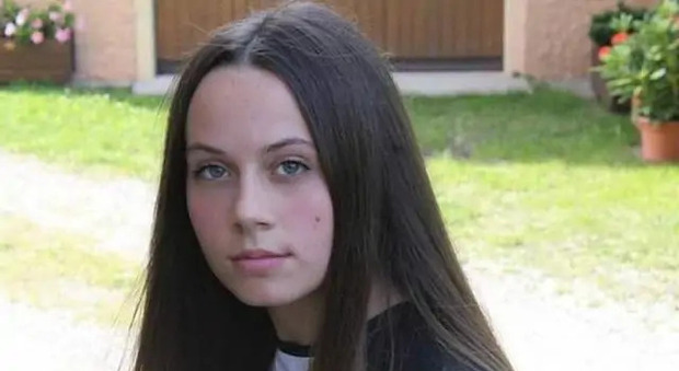 Incidente in Trentino, muore ragazza di 15 anni: auto si ribalta, quattro giovani a bordo