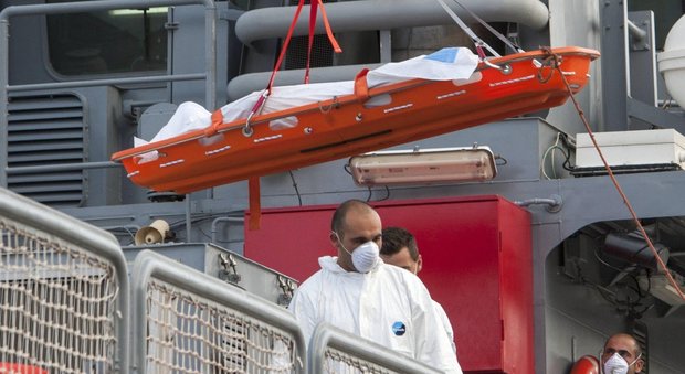 Migranti, naufraga un gommone diretto in Italia: 23 morti