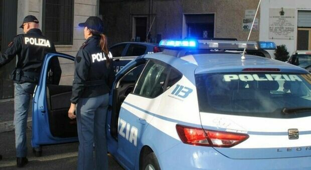 Rapina con ostaggi in banca a Roma, due banditi armati fanno irruzione nella filiale. Dipendenti sotto choc