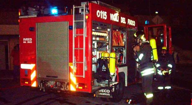 Paura a Gaeta, appicca il fuoco all'appartamento: arrestato uomo di 54 anni