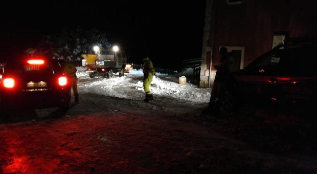 Eremita circondato dalla neve in montagna: salvato dalla task force