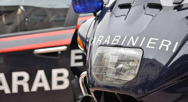 Choc a Bari, si rompe il lucernario: ragazza di 16 anni precipita dal nono piano e muore