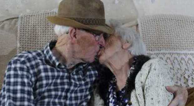 Thomas e Irene, una storia d'amore lunga 84 anni: galeotto fu un biglietto d'auguri scritto a 9 anni