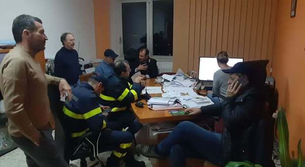 Monte di Procida, frana costone in via Torregaveta: evacuate 3 famiglie