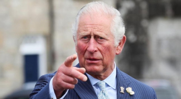 Re Carlo III furioso per gli Epstein files: «Il principe Andrea rischia l'uscita dalla Royal Family»