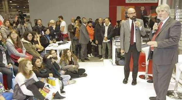 Il ministro Poletti "riscrive" la vita ai giovani: laurearsi tardi non serve