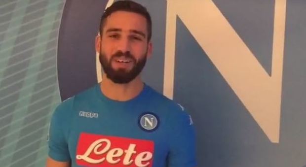 Pavoletti saluta i tifosi del Napoli «Non vedo l'ora di gioire con voi»