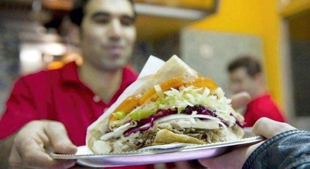 Ordinanza anti-kebab Bressa: «Negli incontri con i comitati parleremo anche della sicurezza»