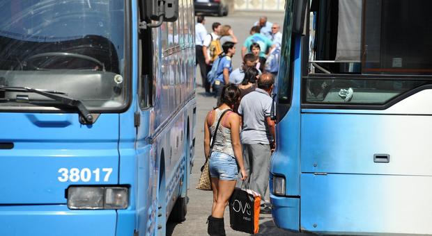 In panne tre bus diretti a Napoli, l'Air finisce sotto accusa