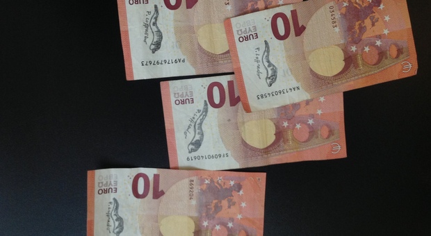 Cornetti disegnati sui dieci euro, Loffredo: «Dono la speranza»