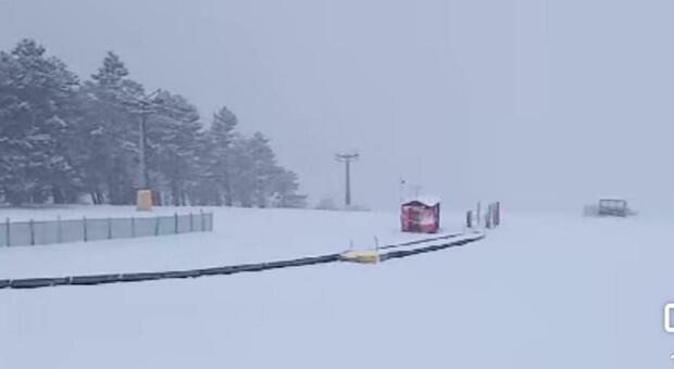 C’è la neve sui Sibillini ma non basta per sciare