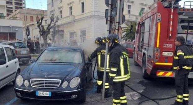 Roma, auto in fiamme al San Camillo: giallo sulle cause