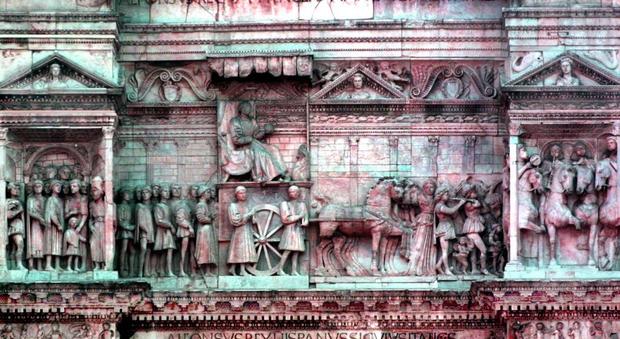 Napoli. Arco di trionfo di Alfonso d'Aragona, una lezione in vista del restauro