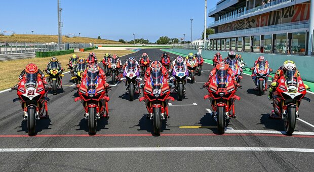 la partenza della “Race of Champions” con piloti Ducati