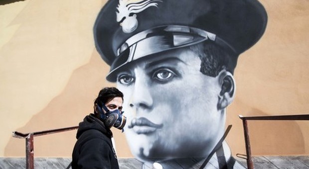 Napoli, alla Stella spunta un murales per l'eroe Salvo D'Acquisto