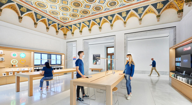 Roma, apre il nuovo Apple Store in Via del Corso: il primo nel centro della Capitale