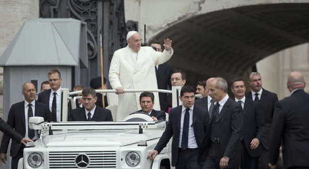 Giubileo, il Papa: niente porte blindate in Chiesa, deve rimanere tutto aperto
