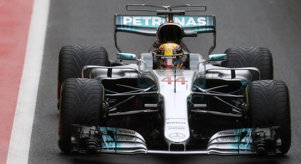 Gp di Silverstone, Hamilton il più veloce nelle terze libere davanti a Vettel