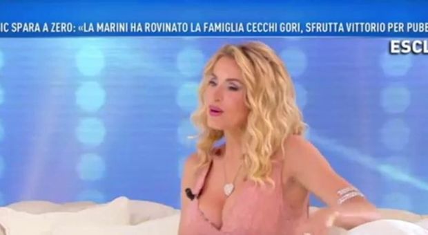 Valeria Marini a Domenica Live: «Ho aiutato Vittorio Cecchi Gori, era solo e con tanti problemi»