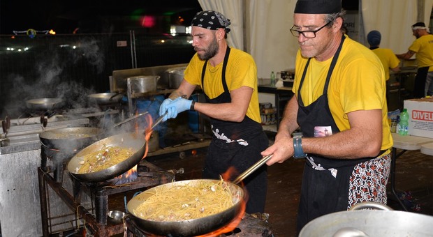 Spaghetti-show a Fiumicino, anche le vongole fanno festa