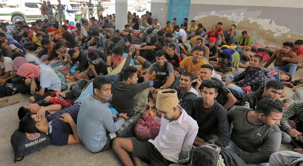 Migranti, 119 sbarcati nel porto di Roccella Ionica in Calabria