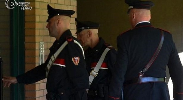 Minacce e tentata estorsione a luci rosse a Servigliano: i Carabinieri denunciano una cartomante