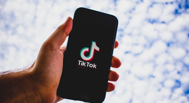 TikTok triplica la durata dei video e sperimenta la reazione degli utenti alle riprese da tre minuti