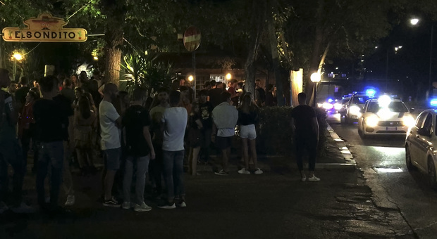 immagine Roma, blitz della polizia nel locale El Sondito in via Laurentina (foto Daniele Leone/Ag.Toiati)