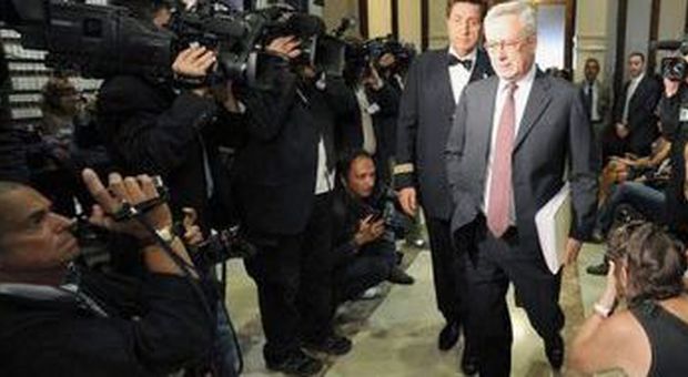 Tremonti arriva in Parlamento (foto Ettore Ferrari - Ansa)