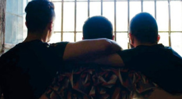 Il carcere dei baby boss napoletani: in cella con droga e smartphone