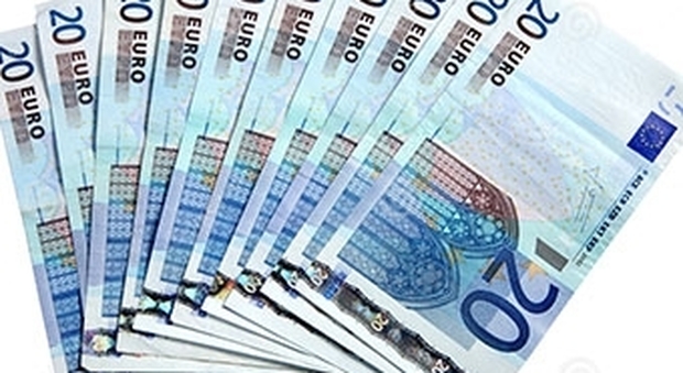 Agente assicurativo raccoglie 63 mila euro, ma se li tiene: denunciato