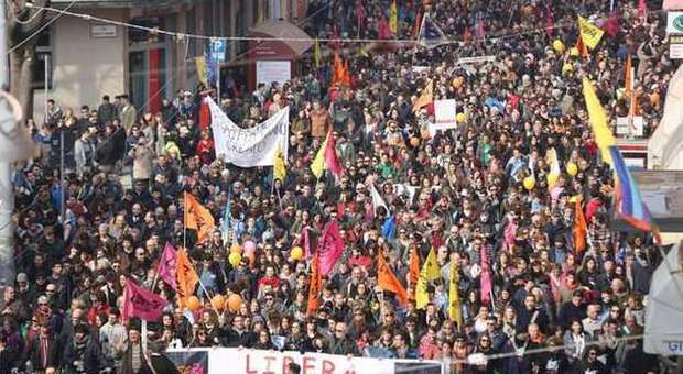 Bologna, in 200mila con Libera. Don Ciotti: «Mafie e corruzione due facce della stessa medaglia»