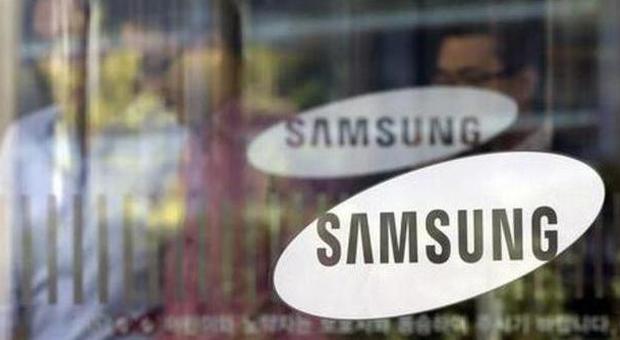 Samsung lancia due nuovi smartphone: entro 2014 schermo grande e nuovi materiali