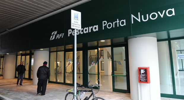 Pescara, travolto e ucciso dal treno l'ex segretario della Fiom Marco Di Rocco