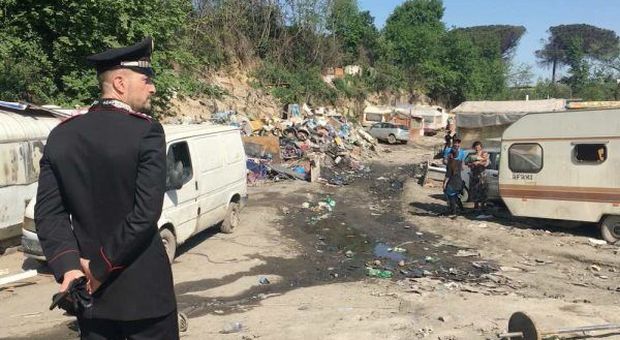 Campo rom di Giugliano, blitz dei carabinieri: denunciato topo d'auto con chiavi alterate e grimaldelli