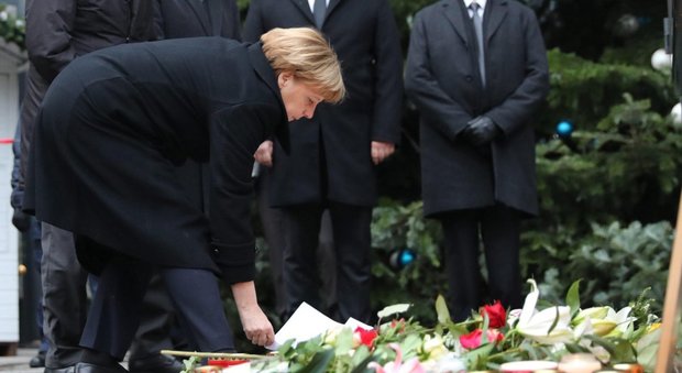 Strage di Berlino, Merkel sotto accusa, candidatura a rischio