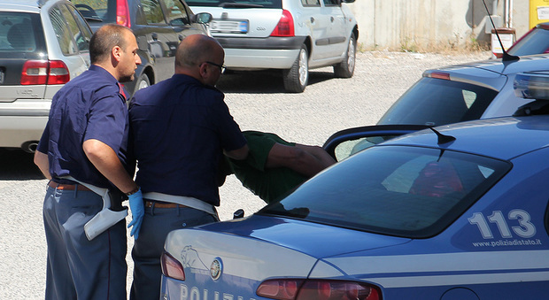 Viterbo, cocaina, cartucce e decine di migliaia di euro nascosti nelle scarpe: arrestato anche per usura