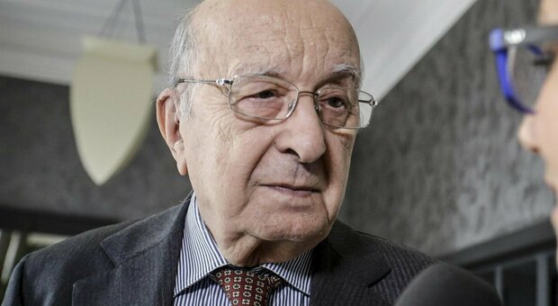 Ciriaco De Mita è morto, a febbraio operato dopo una caduta. L'ex presidente del consiglio e segretario Dc aveva 94 anni