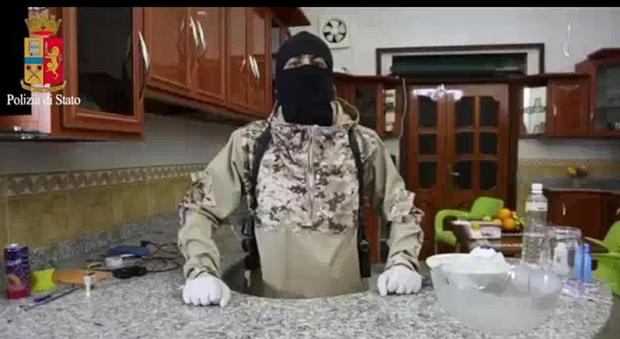 Terrorismo, minorenne gestiva chat pro Isis su Telegram: era pronto a fare un attentato nella sua scuola