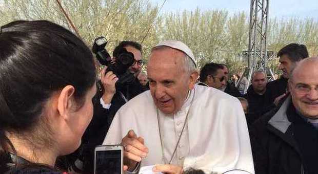 Consegnata al Papa la maglia: «Io sono di Scampia»