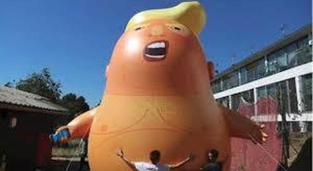 Trump critica il sindaco di Londra per lo sfottò del maxi pallone volante che lo raffigura come un bebè