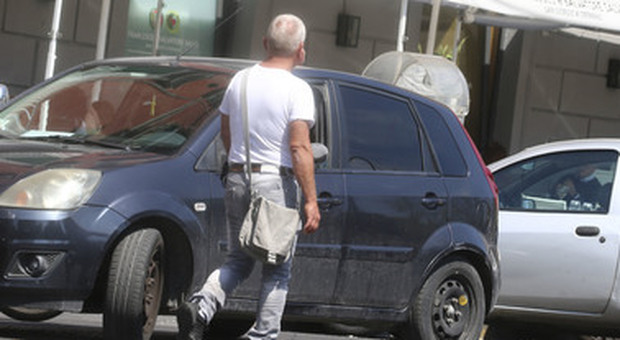 Napoli, controlli interforze a Chiaia: denunciato parcheggiatore recidivo
