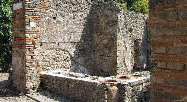 Pompei, crolla un muretto dell'Osteria di Demetrius, zona messa in sicurezza