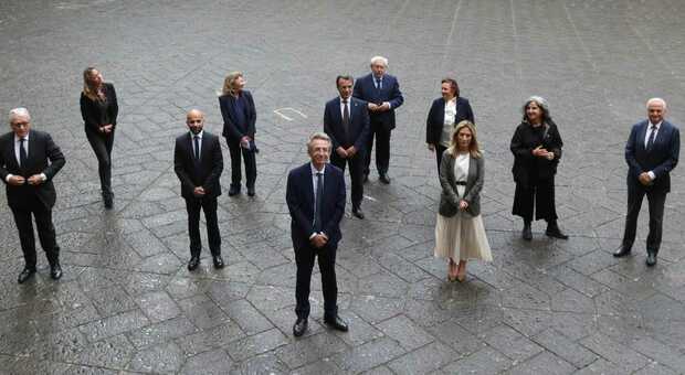 Manfredi sindaco di Napoli, la presentazione della giunta al Maschio Angioino: «Ci riuniremo in tutte le Municipalità»