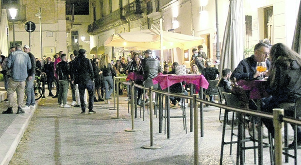 Lecce e la movida: stop ai tavoli extra e piano gazebo da aprile. Ma sul piano dei dehors «due mesi di tolleranza»