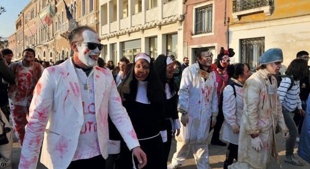 La marcia degli zombie L’horror fa spettacolo