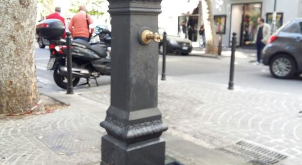 La foto | Finalmente al Vomero in via Scarlatti c'è la fontanina