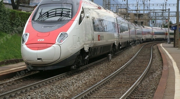 Un Eurocity Italia-Svizzera, foto ferrovie.it