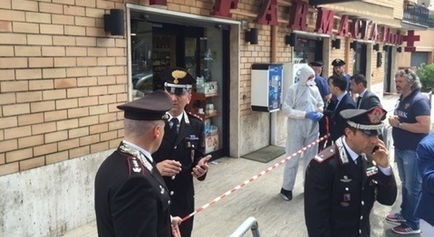 Roma, rapina in una farmacia a Fidene: feriti un uomo delle forze dell'ordine e il rapinatore